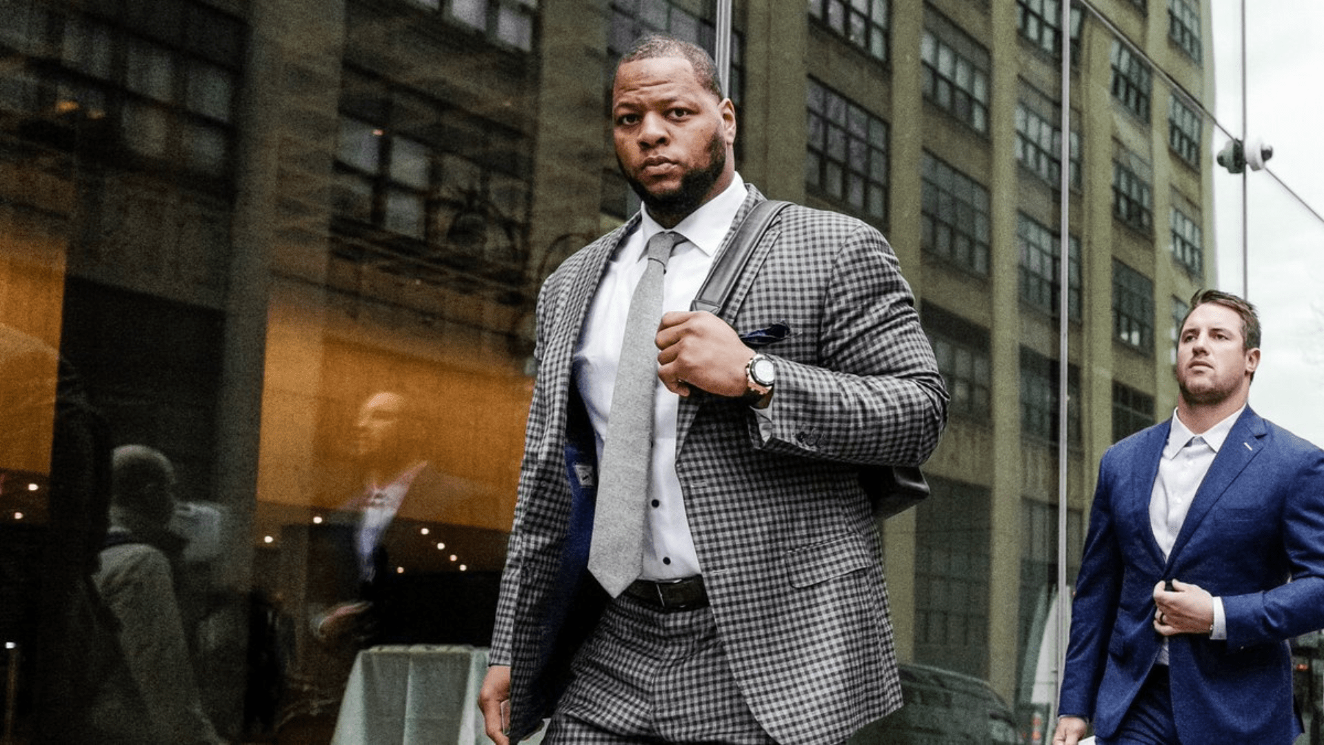 Former Detroit Lions star Ndamukong Suh runs with Warren Buffett, sees real  estate as an equalizer